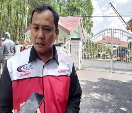 Koordinator Wilayah Konfederasi Serikat Buruh Seluruh Indonesia (KSBSI) Riau, Juandy Hutauruk (foto/int)